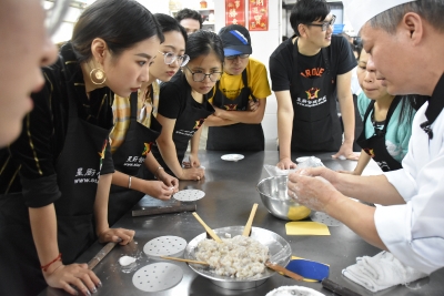 CC5101 中國飲食文化 (香港星廚管理學校 (烹調蝦餃、 奶王包與咕嚕肉))_15