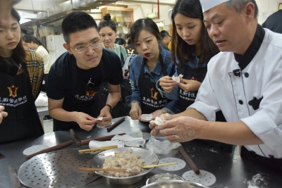 CC5101 中國飲食文化 (香港星廚管理學校 (烹調蝦餃、 奶王包與咕嚕肉))_18