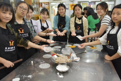 CC5101 中國飲食文化 (香港星廚管理學校 (烹調蝦餃、 奶王包與咕嚕肉))_19