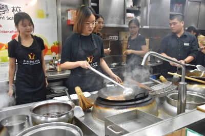 CC5101 中國飲食文化 (香港星廚管理學校 (烹調蝦餃、 奶王包與咕嚕肉))_29