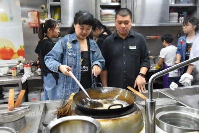 CC5101 中國飲食文化 (香港星廚管理學校 (烹調蝦餃、 奶王包與咕嚕肉))_34