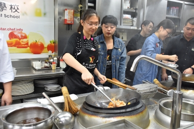 CC5101 中國飲食文化 (香港星廚管理學校 (烹調蝦餃、 奶王包與咕嚕肉))_35