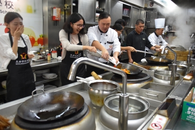 CC5101 中國飲食文化 (香港星廚管理學校 (烹調蝦餃、 奶王包與咕嚕肉))_39