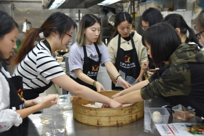 CC5101 中國飲食文化 (香港星廚管理學校 (烹調蝦餃、 奶王包與咕嚕肉))_44