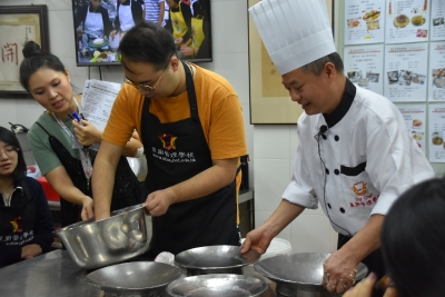 CC5101 中國飲食文化 (香港星廚管理學校 (烹調蝦餃、 奶王包與咕嚕肉))_4