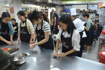 CC5101 中國飲食文化 (香港星廚管理學校 (烹調蝦餃、 奶王包與咕嚕肉))_6